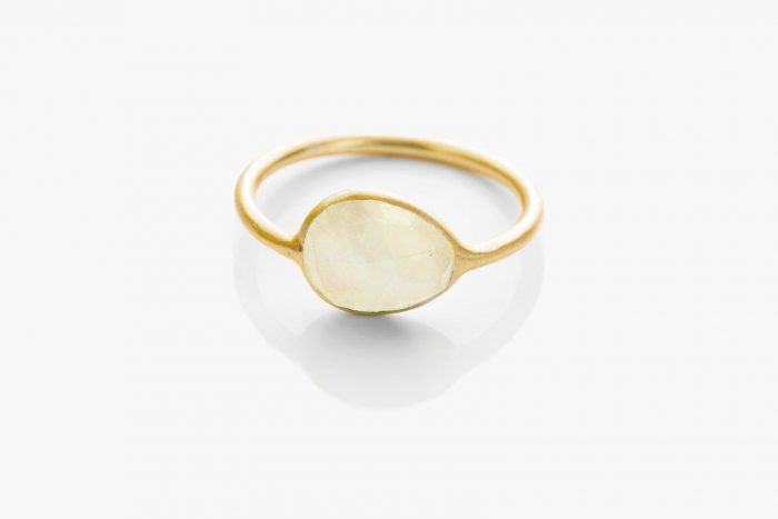 Hera ring Moonstone